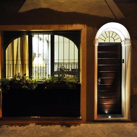 Opera 11 R&B Bed and Breakfast Parma Exteriör bild