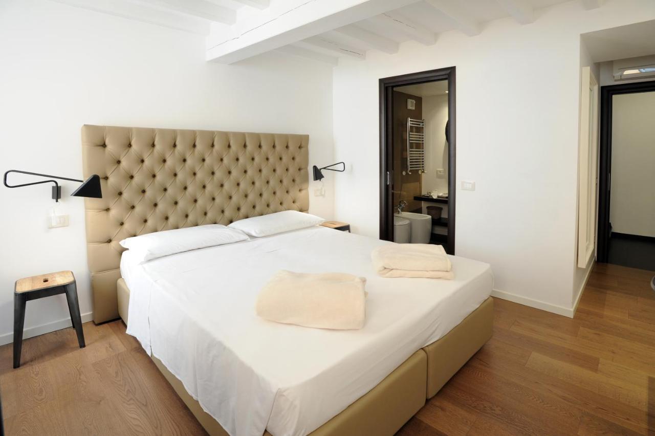 Opera 11 R&B Bed and Breakfast Parma Exteriör bild